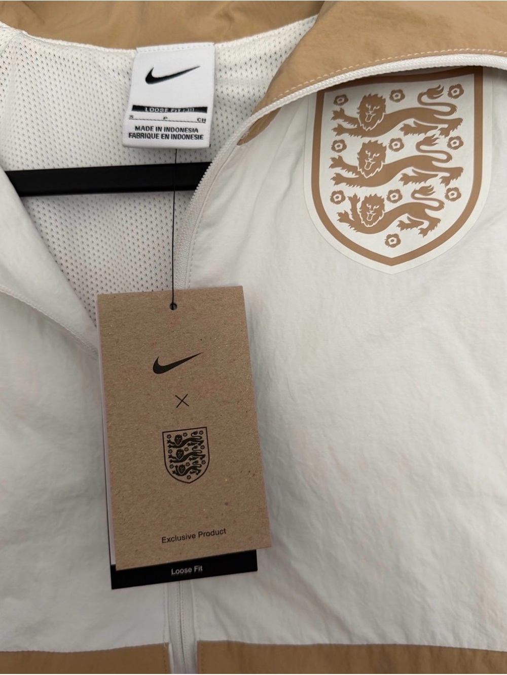 Nike England Women’s Windrunner-S-NWT - Picture 3 of 5